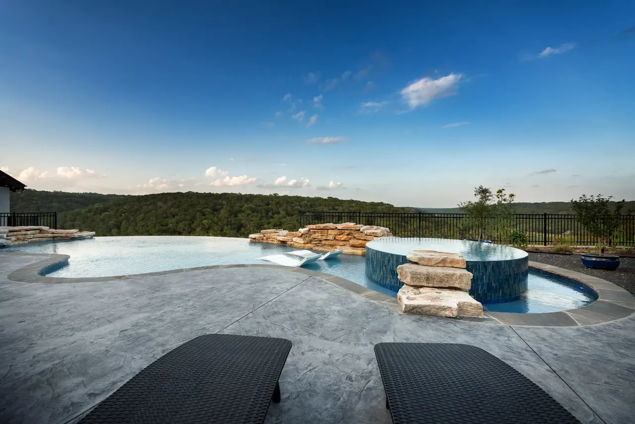 Infinity & Vanishing-Edge Pools by GB IV Designs (photo 4)