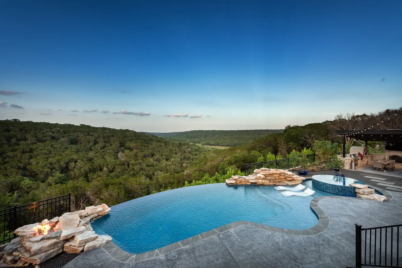 Infinity & Vanishing-Edge Pools by GB IV Designs (photo 6)