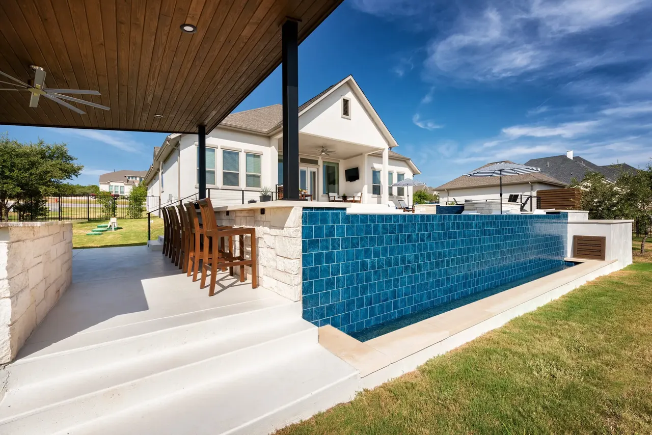 Infinity & Vanishing-Edge Pools by GB IV Designs (photo 9)