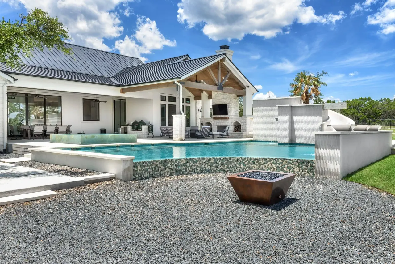 Infinity & Vanishing-Edge Pools by GB IV Designs (photo 10)