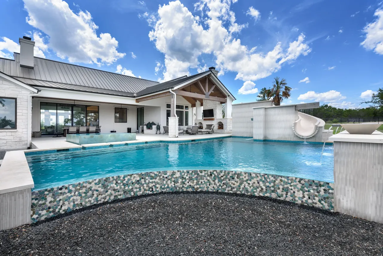 Infinity & Vanishing-Edge Pools by GB IV Designs (photo 12)