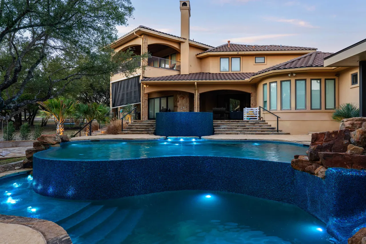 Freeform Pools by GB IV Designs (photo 29)