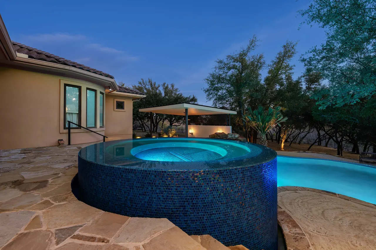 Boulder Slide — Family freeform pool in Tarrytown, TX by GB IV Designs (photo 6)
