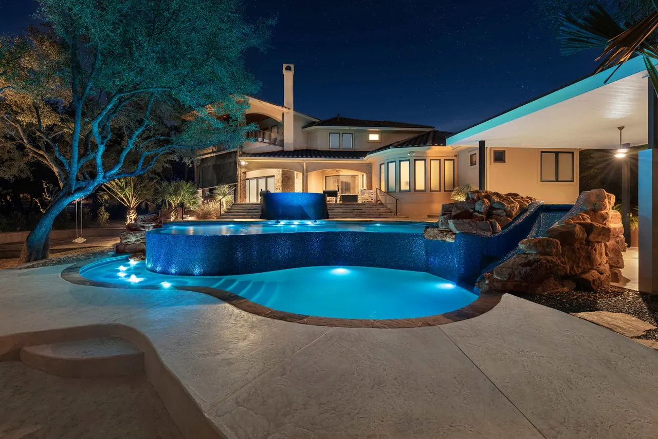 Boulder Slide — Family freeform pool in Tarrytown, TX by GB IV Designs (photo 7)