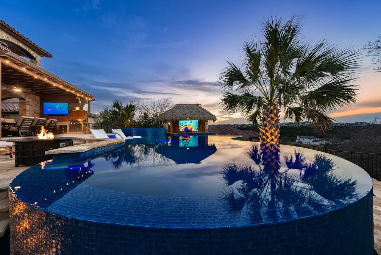 Boulder Slide — Family freeform pool in Tarrytown, TX by GB IV Designs (photo 11)