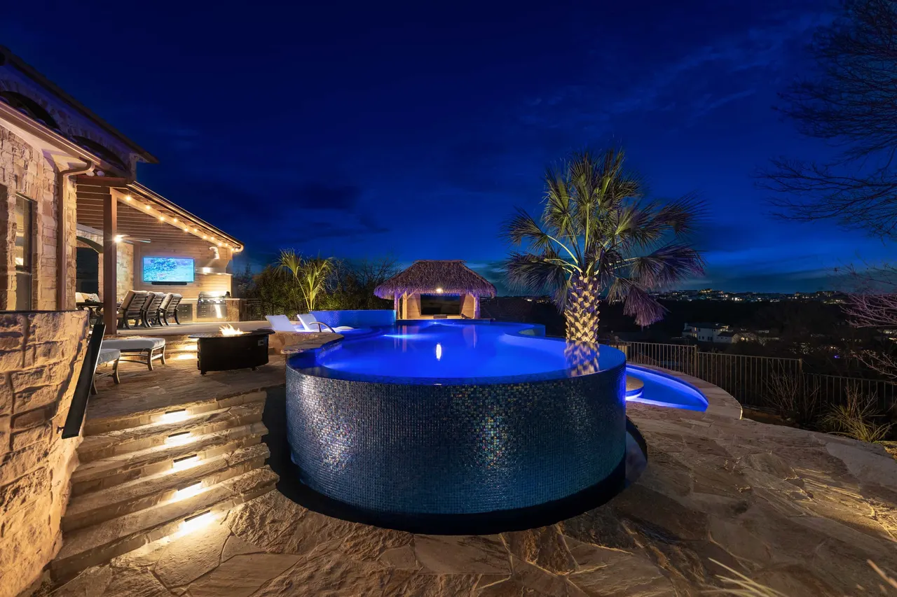 Boulder Slide — Family freeform pool in Tarrytown, TX by GB IV Designs (photo 14)