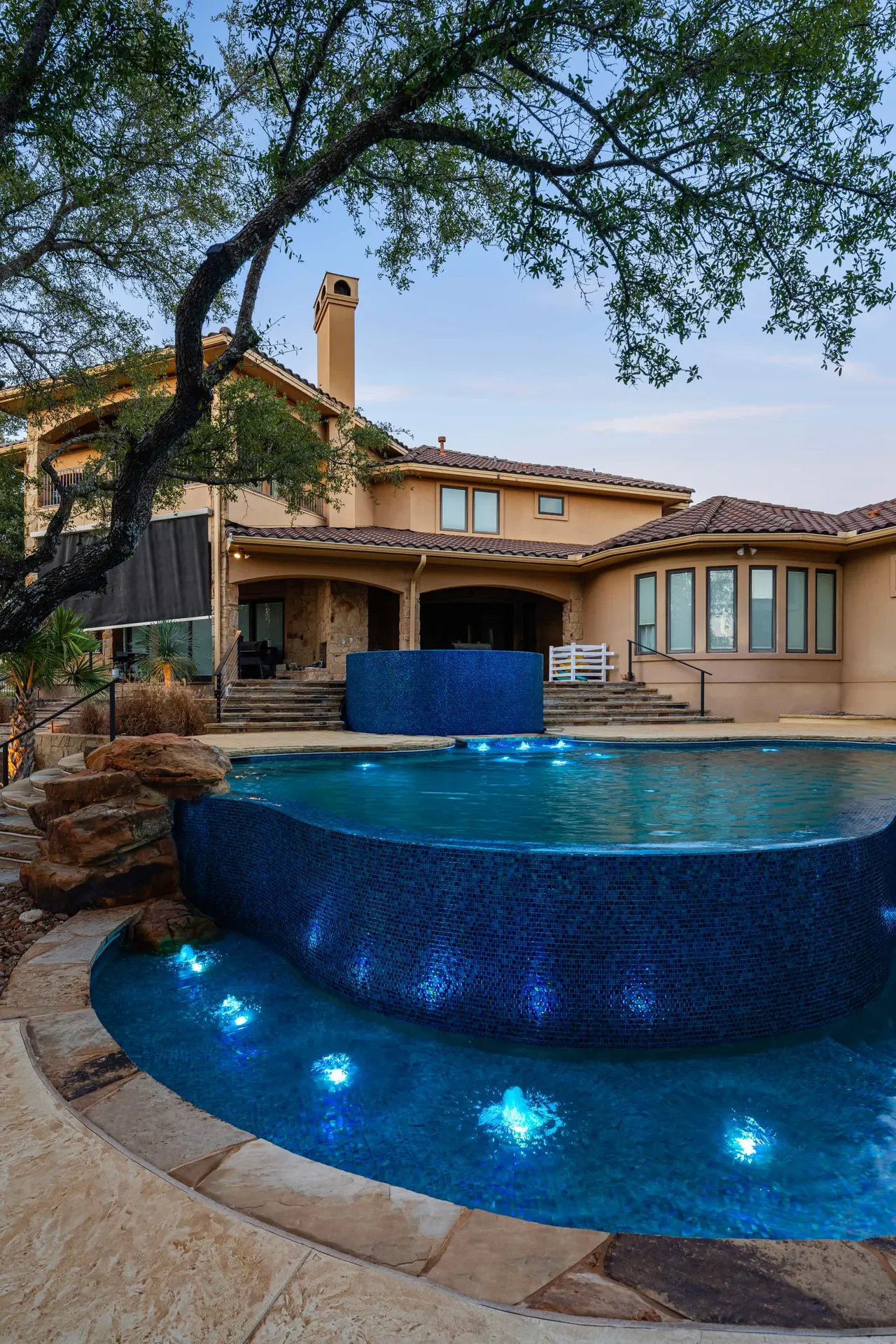 Boulder Slide — Family freeform pool in Tarrytown, TX by GB IV Designs (photo 16)