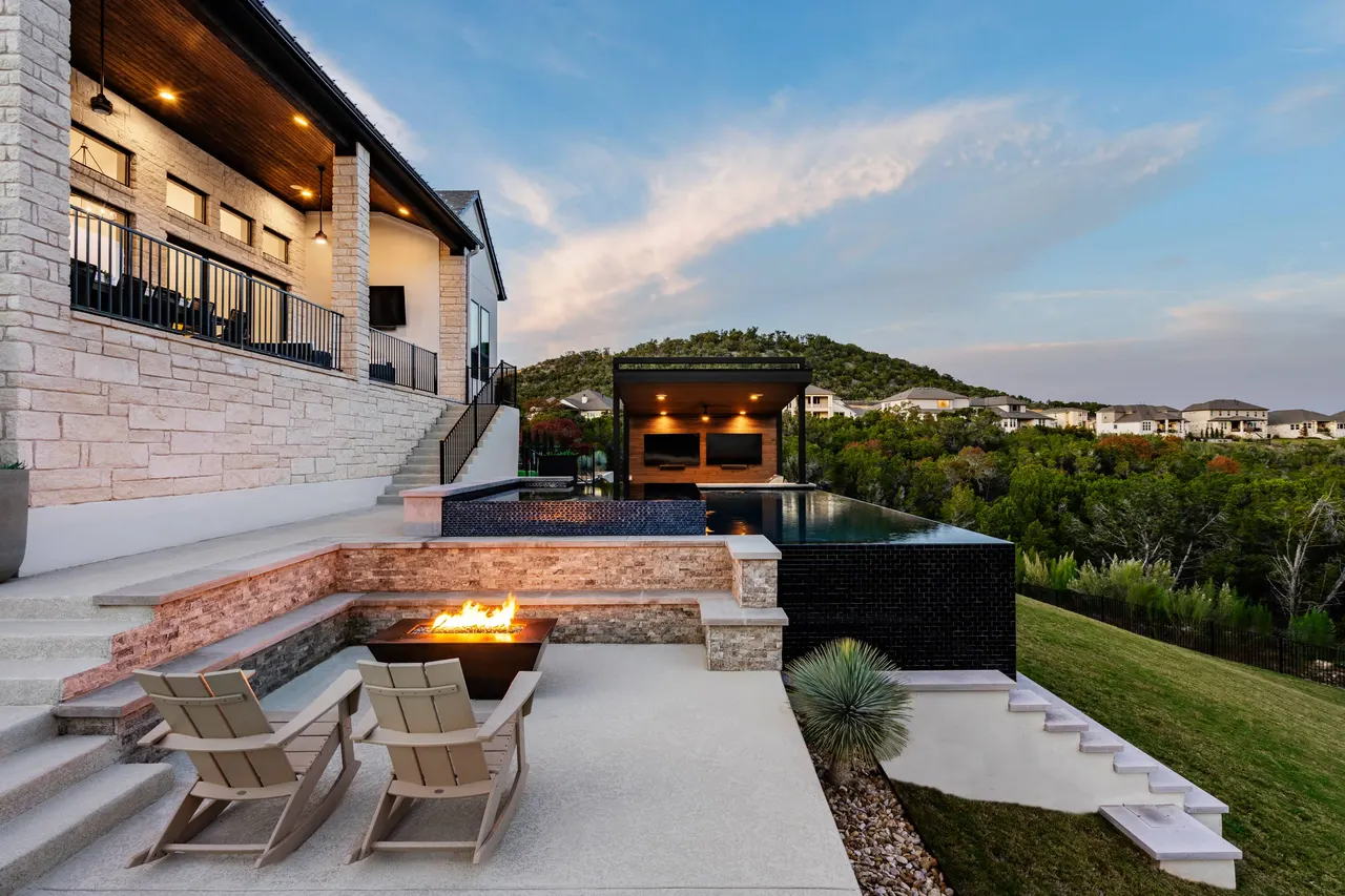 Canyon Rim — Vanishing-edge pool & outdoor living in Austin, TX by GB IV Designs (photo 5)