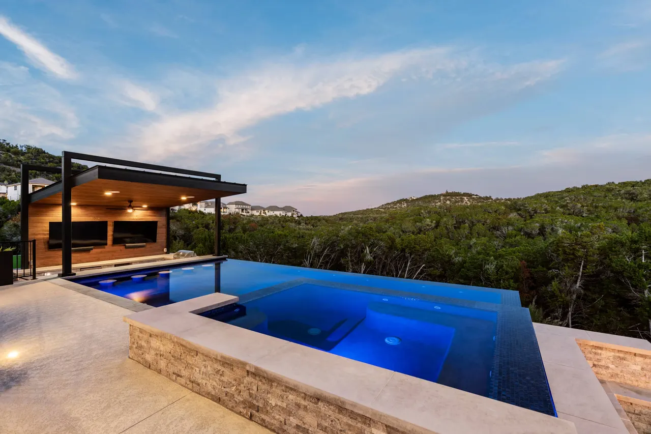 Canyon Rim — Vanishing-edge pool & outdoor living in Austin, TX by GB IV Designs (photo 8)