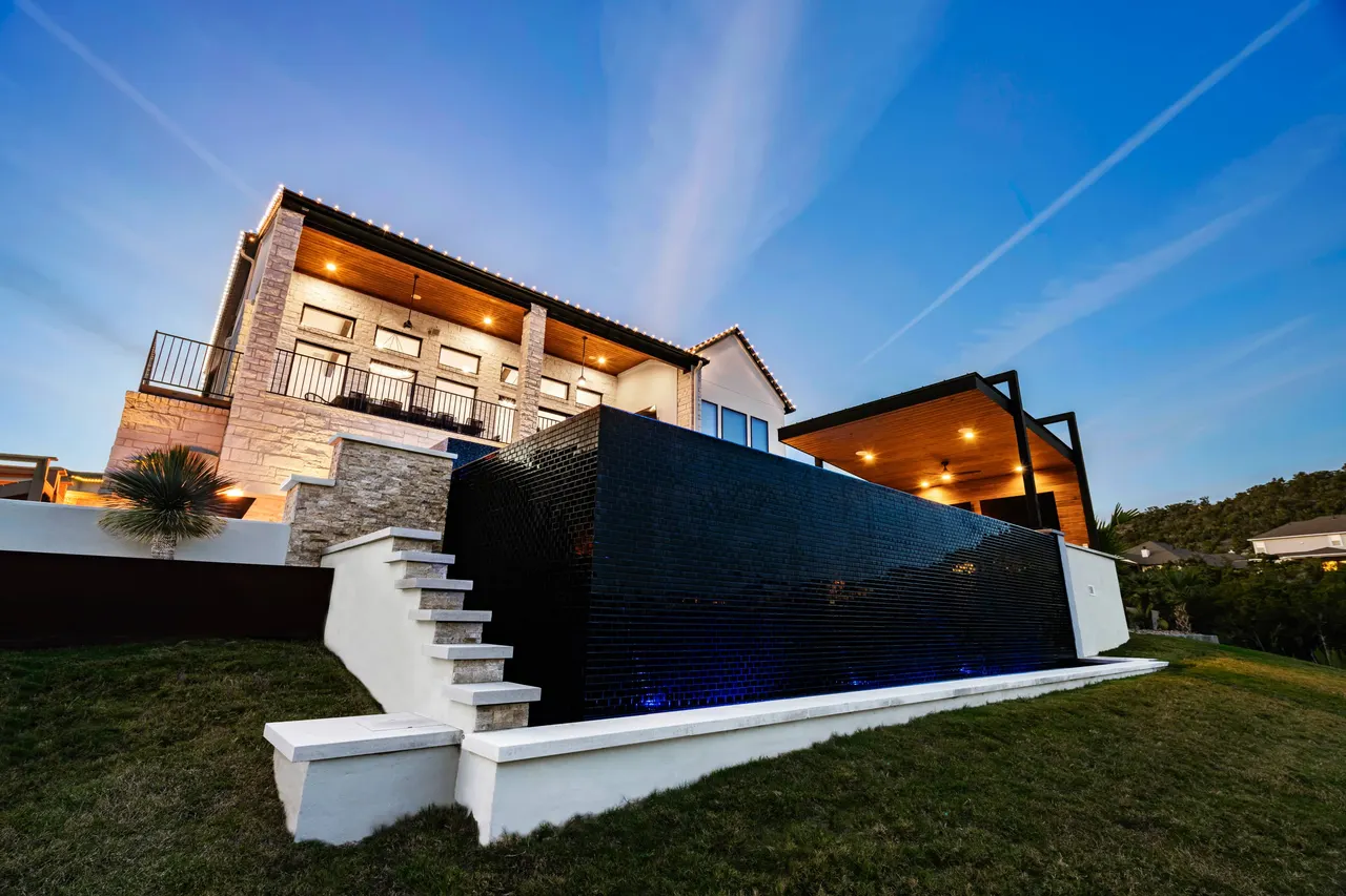 Canyon Rim — Vanishing-edge pool & outdoor living in Austin, TX by GB IV Designs (photo 9)
