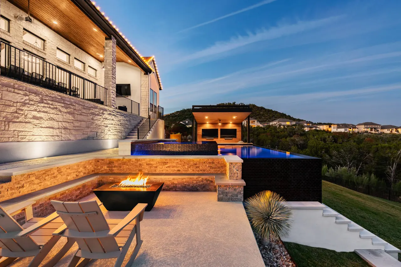 Canyon Rim — Vanishing-edge pool & outdoor living in Austin, TX by GB IV Designs (photo 10)