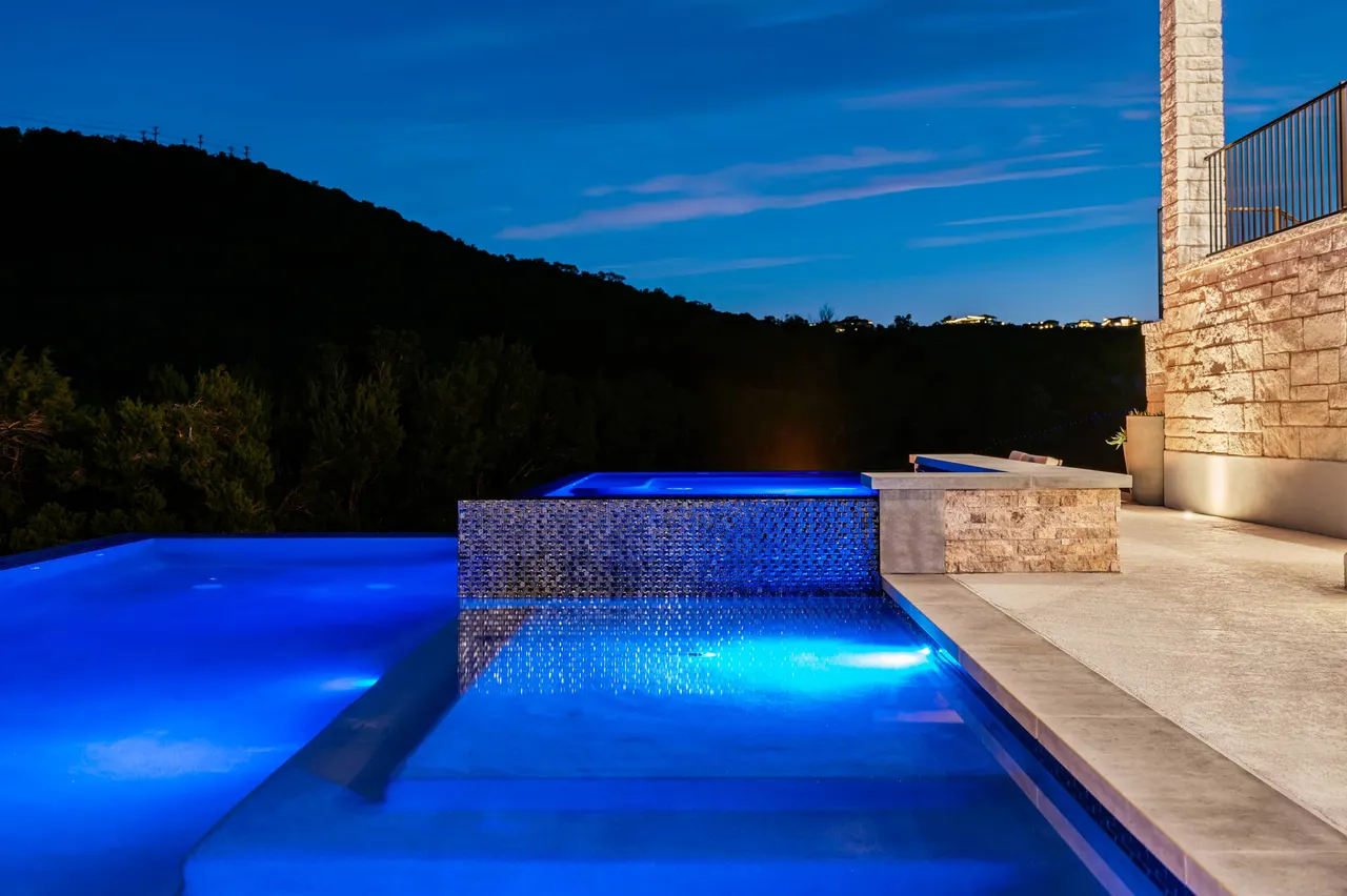 Canyon Rim — Vanishing-edge pool & outdoor living in Austin, TX by GB IV Designs (photo 12)