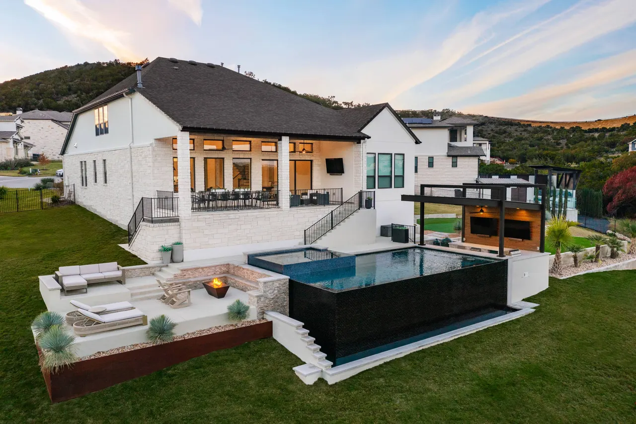 Canyon Rim — Vanishing-edge pool & outdoor living in Austin, TX by GB IV Designs (photo 17)