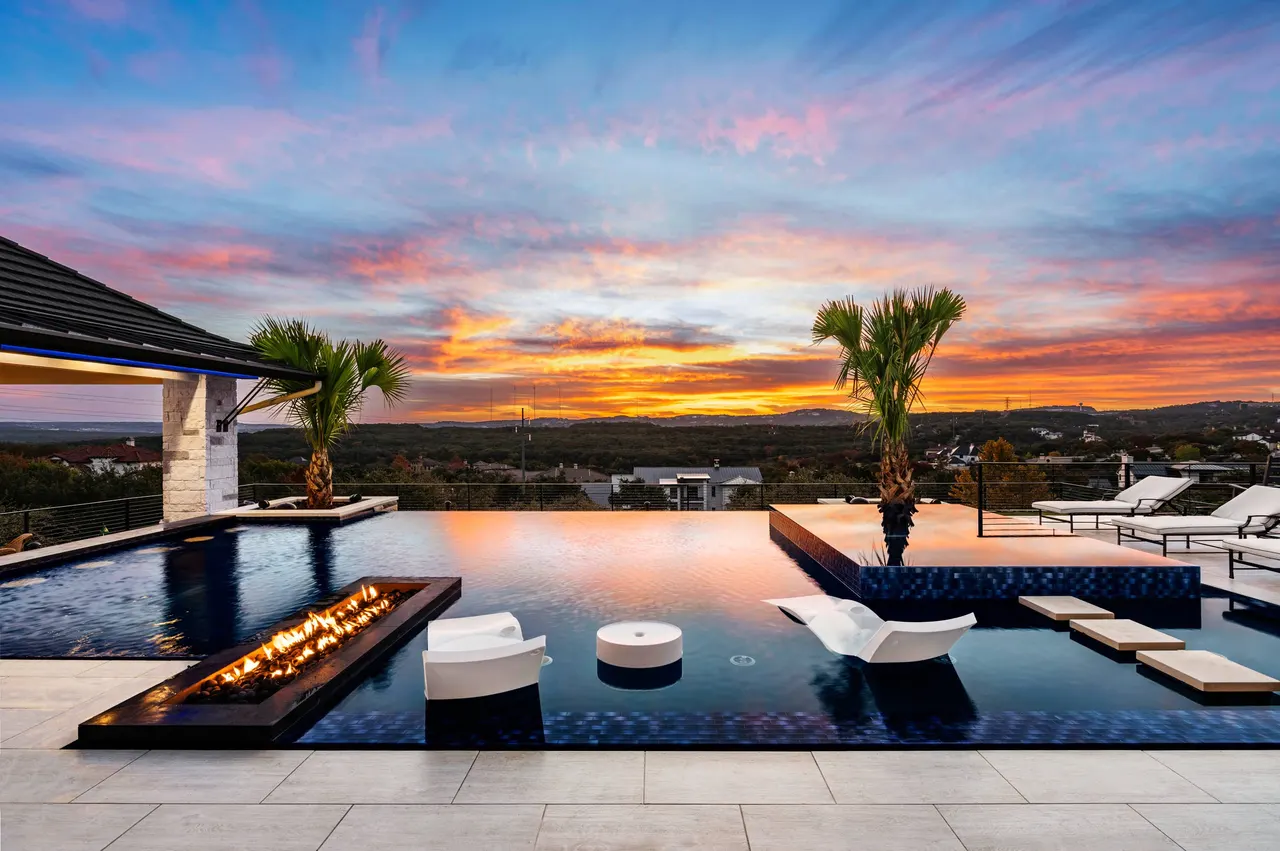 Cliffside Overflow — Estate aquatic environment in Bee Cave, TX by GB IV Designs