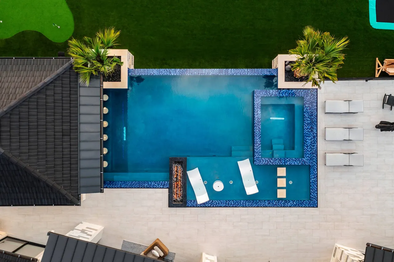 Cliffside Overflow — Estate aquatic environment in Bee Cave, TX by GB IV Designs (photo 19)