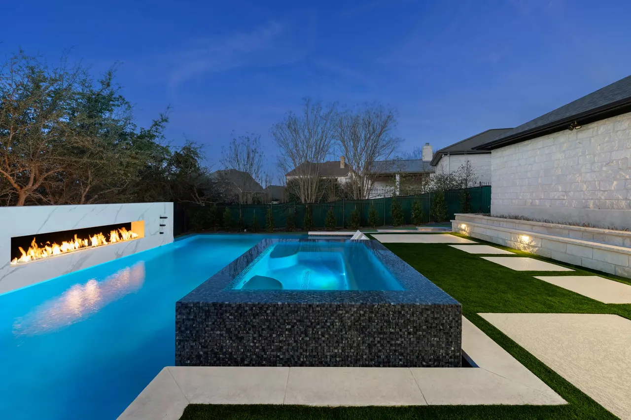 Courtyard Linear — Raised linear pool in Tarrytown, TX by GB IV Designs (photo 5)