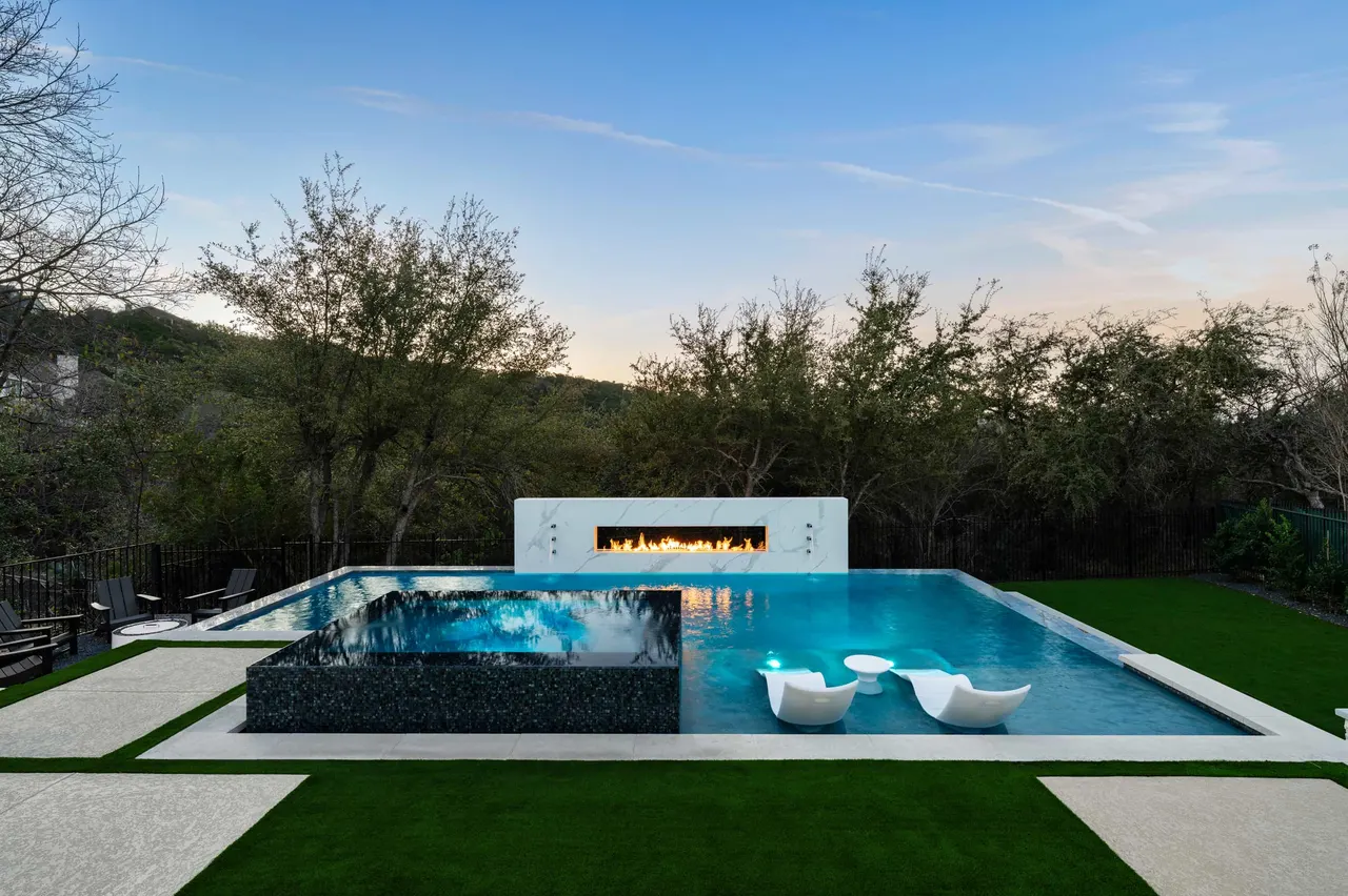 Courtyard Linear — Raised linear pool in Tarrytown, TX by GB IV Designs (photo 9)