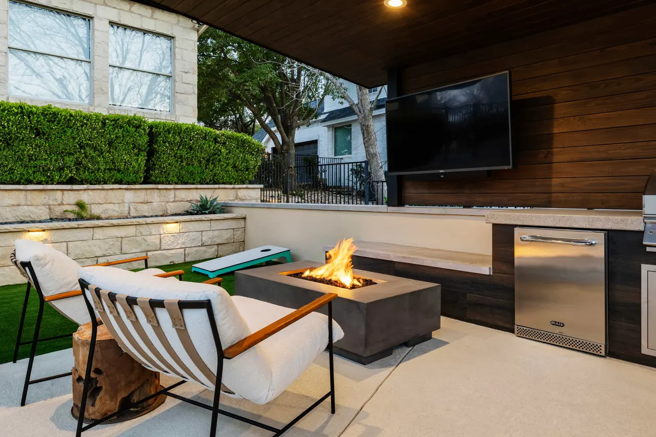 Courtyard Linear — Raised linear pool in Tarrytown, TX by GB IV Designs (photo 12)