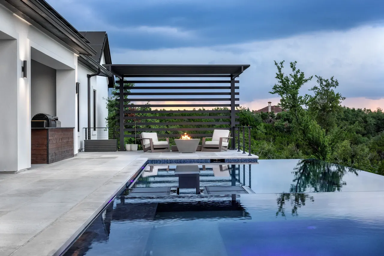 Infinity & Vanishing-Edge Pools by GB IV Designs (photo 20)