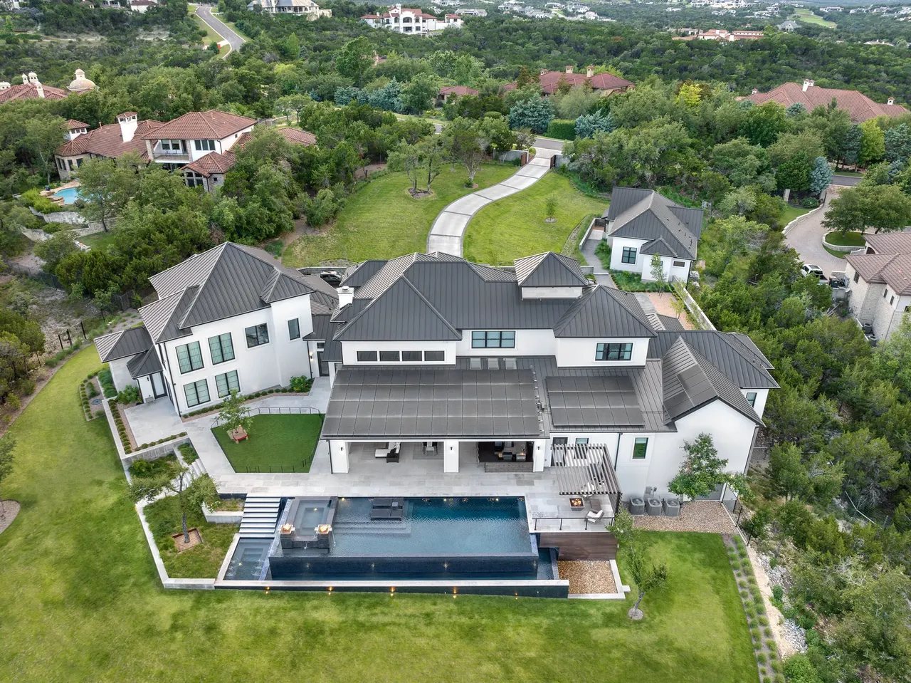 Estate Infinity — Estate aquatic environment in West Lake Hills, TX by GB IV Designs (photo 9)