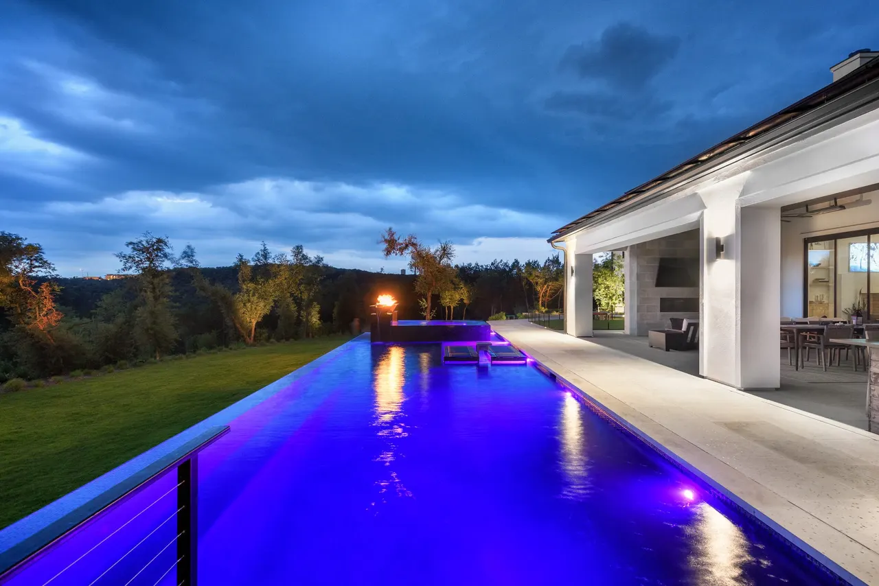 Estate Infinity — Estate aquatic environment in West Lake Hills, TX by GB IV Designs (photo 13)