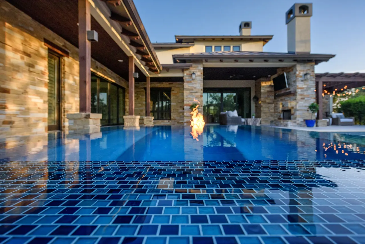 Infinity & Vanishing-Edge Pools by GB IV Designs (photo 52)