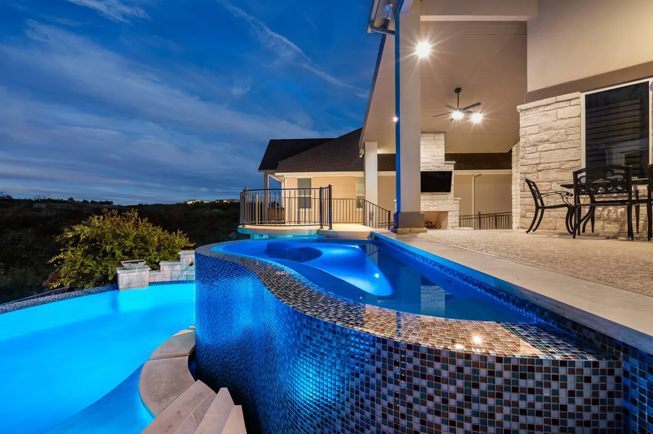 Infinity & Vanishing-Edge Pools by GB IV Designs (photo 36)