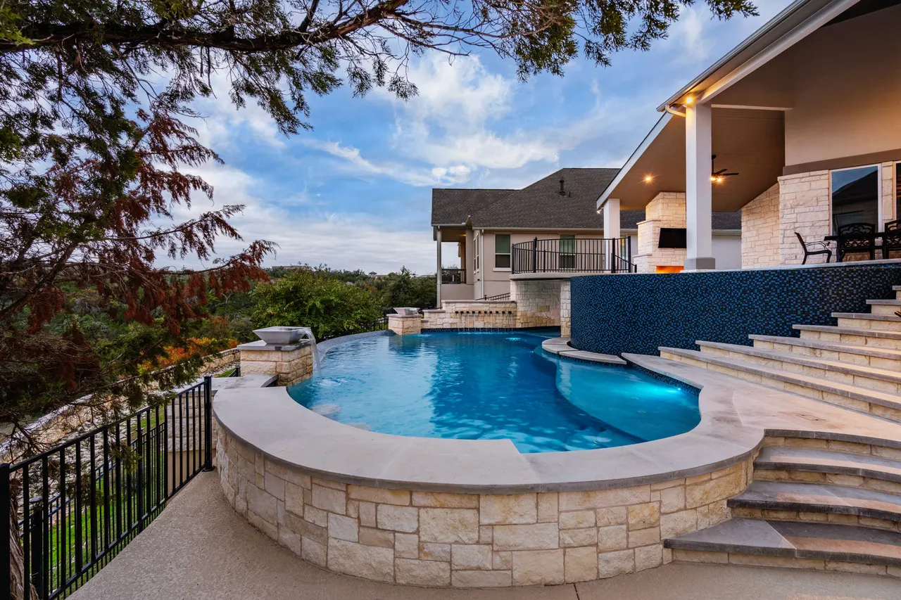 Hilltop Overlook — Freeform vanishing-edge pool in Bee Cave, TX by GB IV Designs (photo 7)