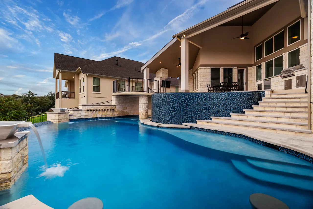 Hilltop Overlook — Freeform vanishing-edge pool in Bee Cave, TX by GB IV Designs (photo 9)