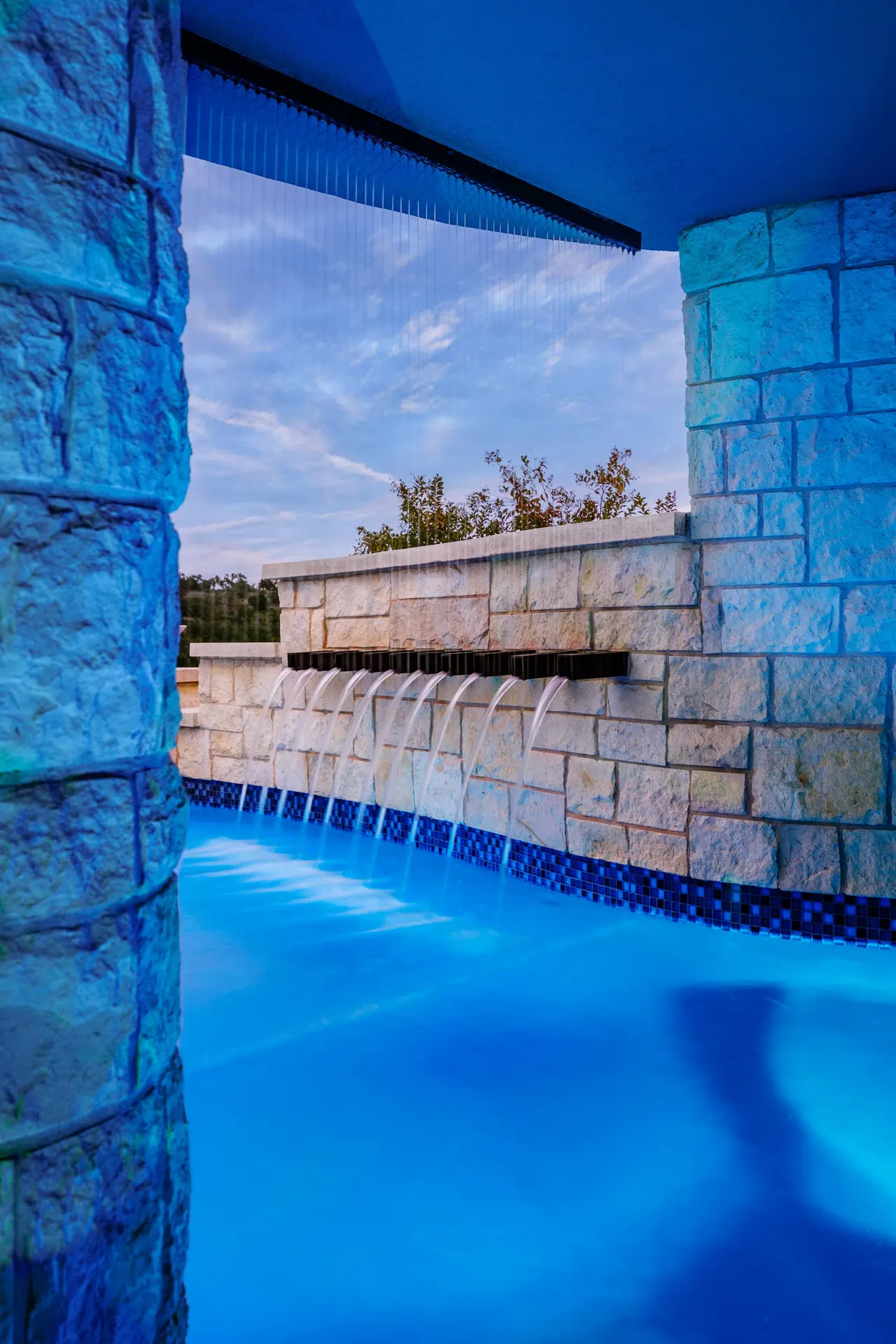Hilltop Overlook — Freeform vanishing-edge pool in Bee Cave, TX by GB IV Designs (photo 13)