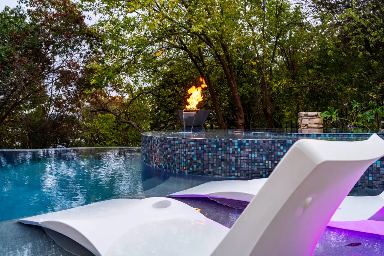 Infinity & Vanishing-Edge Pools by GB IV Designs (photo 32)