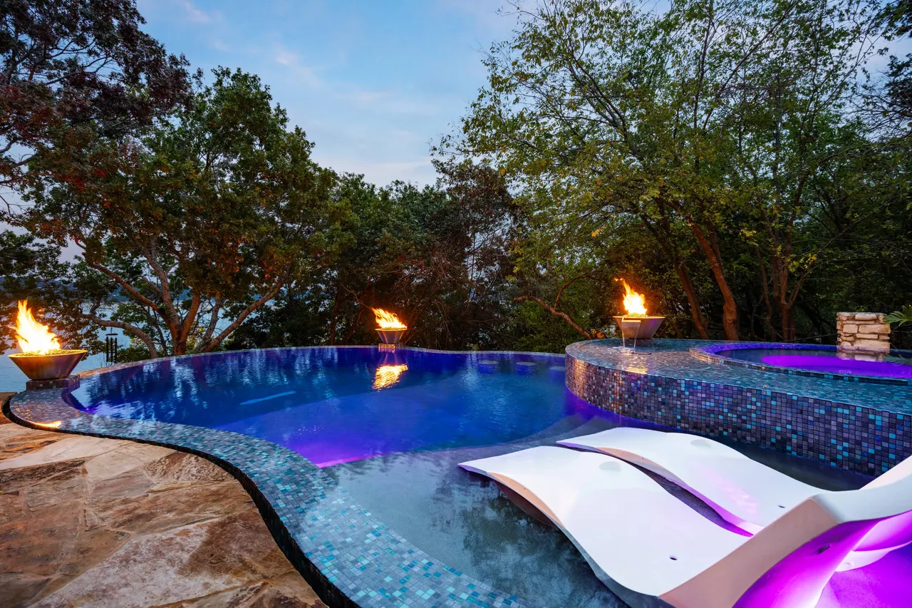Infinity & Vanishing-Edge Pools by GB IV Designs (photo 35)