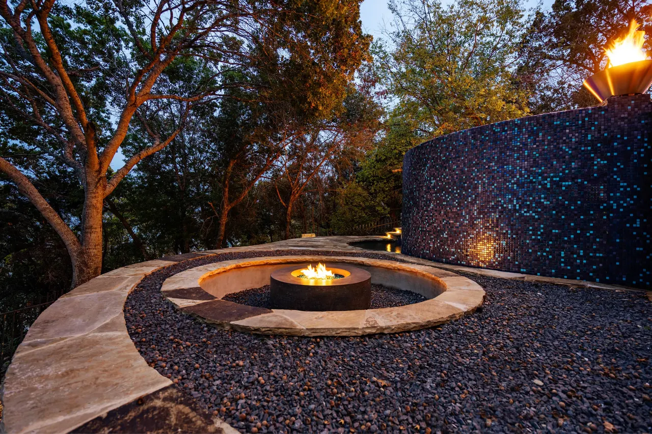 Lakeside Glass — Renovation & vanishing-edge spa in Dripping Springs, TX by GB IV Designs (photo 7)