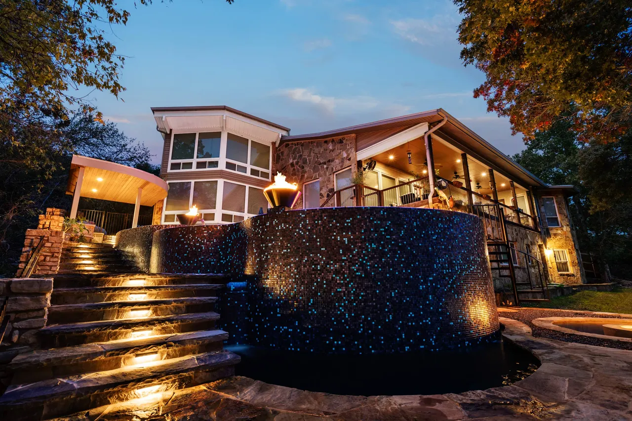 Lakeside Glass — Renovation & vanishing-edge spa in Dripping Springs, TX by GB IV Designs (photo 8)