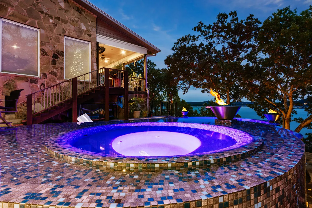 Lakeside Glass — Renovation & vanishing-edge spa in Dripping Springs, TX by GB IV Designs (photo 9)