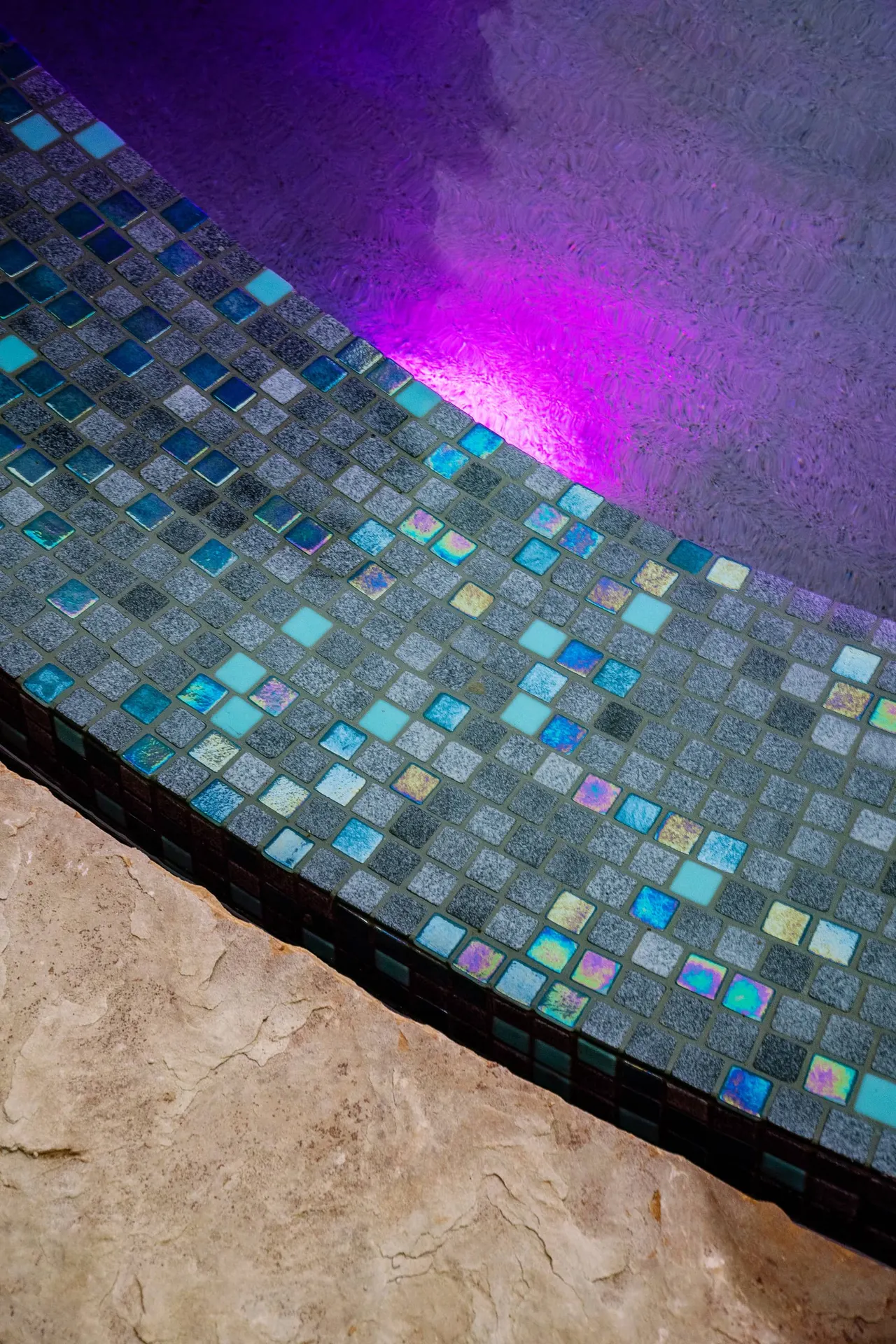 Lakeside Glass — Renovation & vanishing-edge spa in Dripping Springs, TX by GB IV Designs (photo 13)