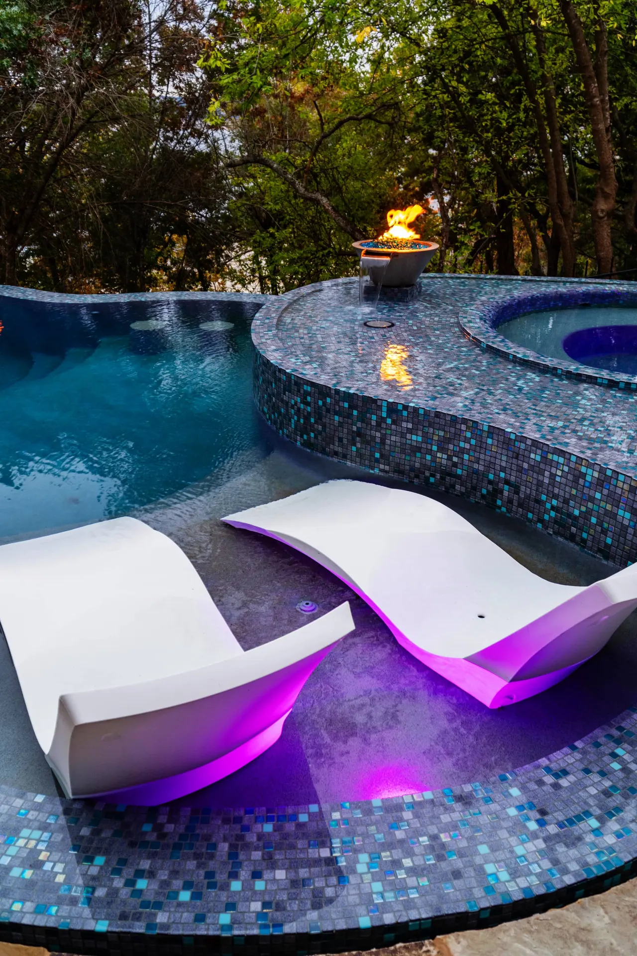 Lakeside Glass — Renovation & vanishing-edge spa in Dripping Springs, TX by GB IV Designs (photo 15)