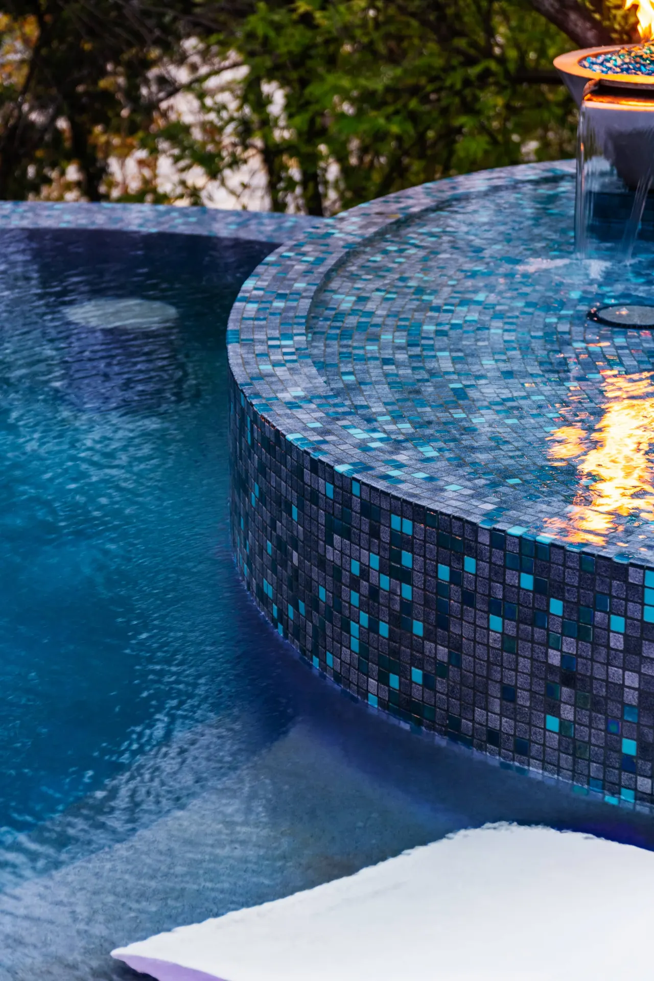 Lakeside Glass — Renovation & vanishing-edge spa in Dripping Springs, TX by GB IV Designs (photo 16)