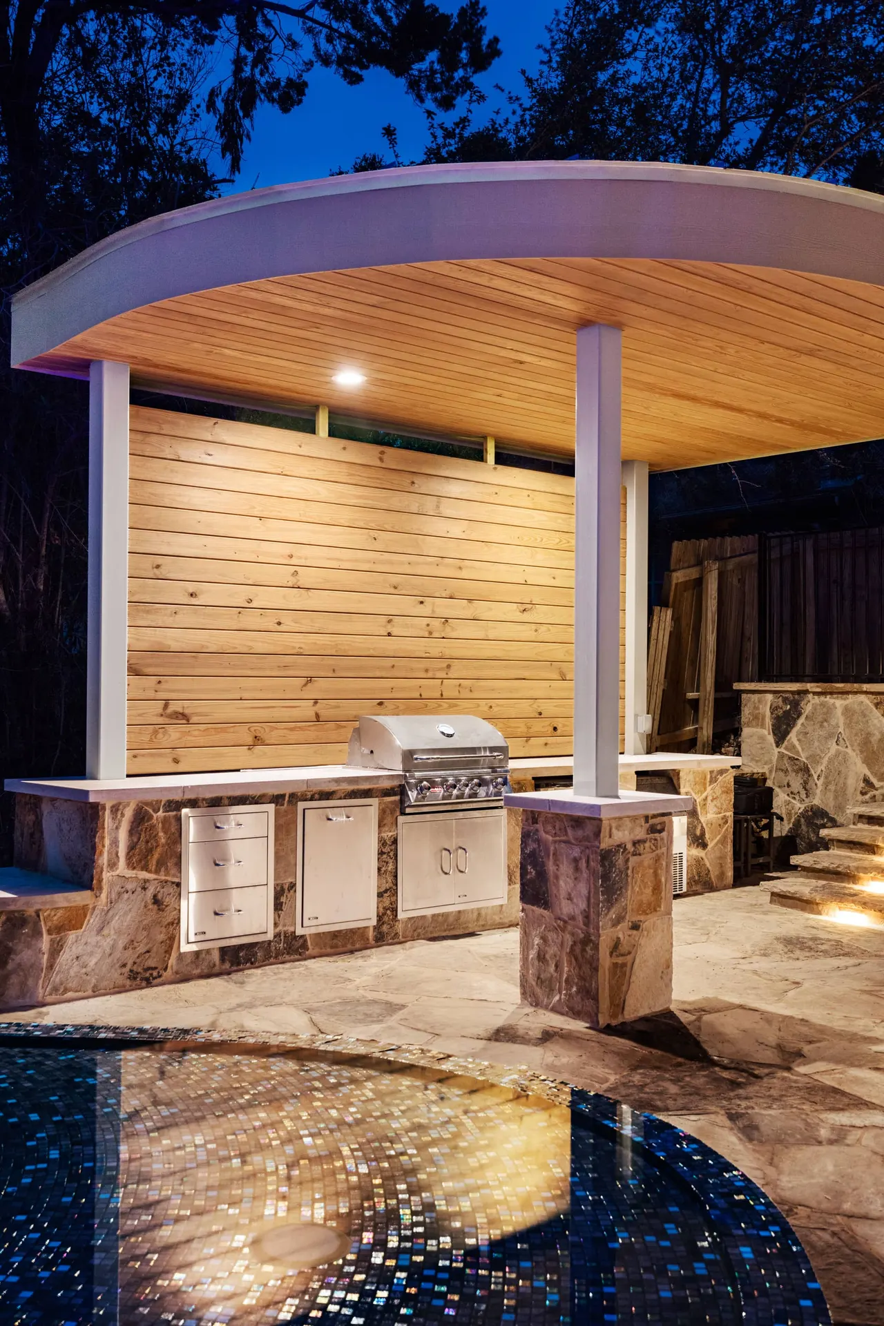 Lakeside Glass — Renovation & vanishing-edge spa in Dripping Springs, TX by GB IV Designs (photo 21)