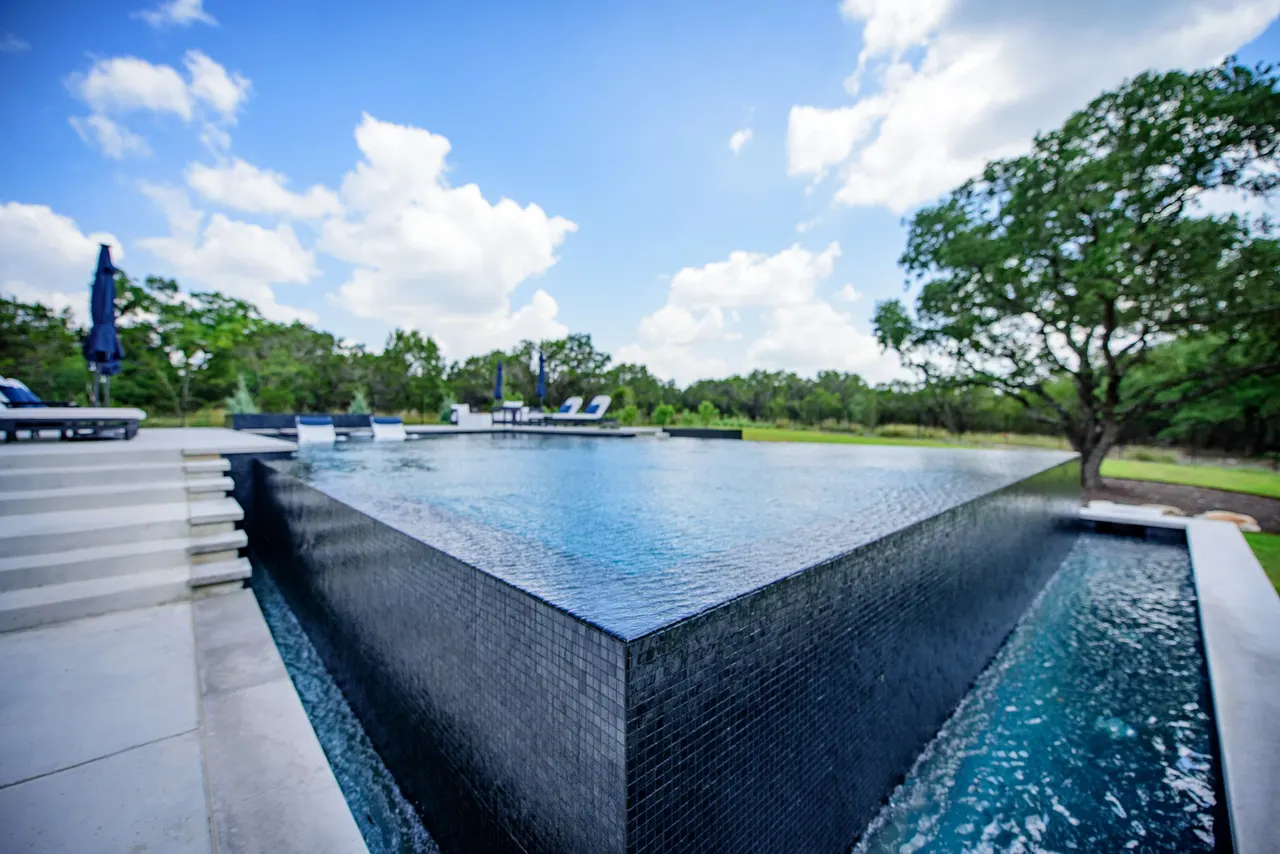 Infinity & Vanishing-Edge Pools by GB IV Designs (photo 44)