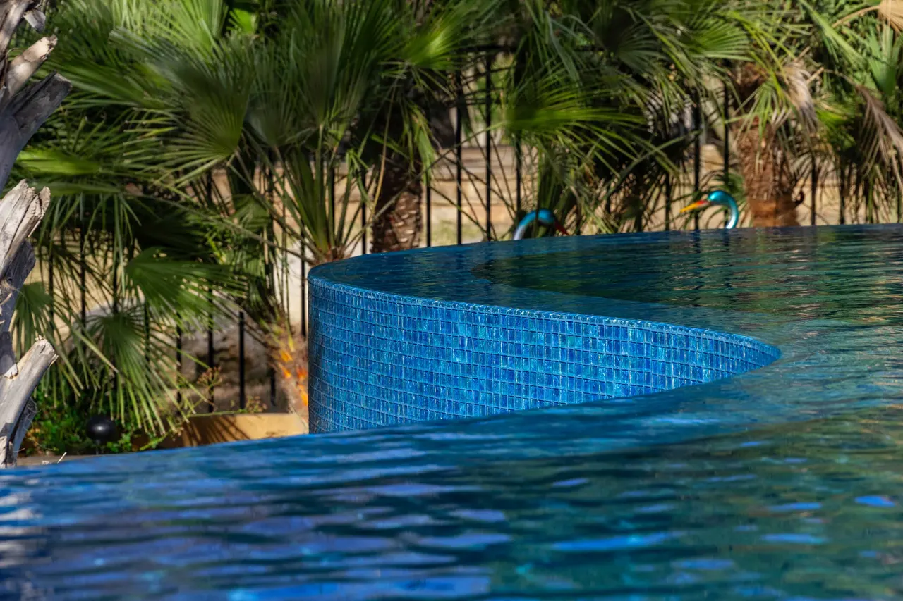 Infinity & Vanishing-Edge Pools by GB IV Designs (photo 48)