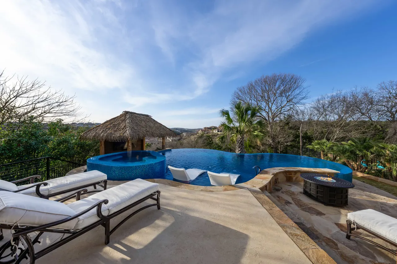 Infinity & Vanishing-Edge Pools by GB IV Designs (photo 49)