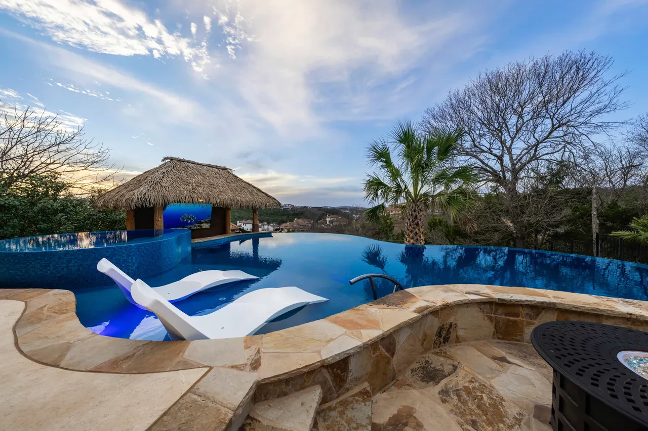 Palapa Lagoon — Freeform vanishing-edge pool in West Lake Hills, TX by GB IV Designs