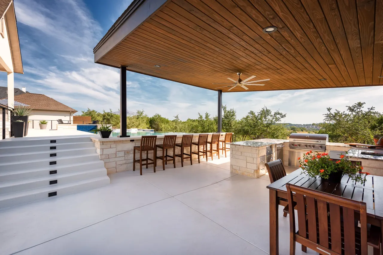 Infinity & Vanishing-Edge Pools by GB IV Designs (photo 1)