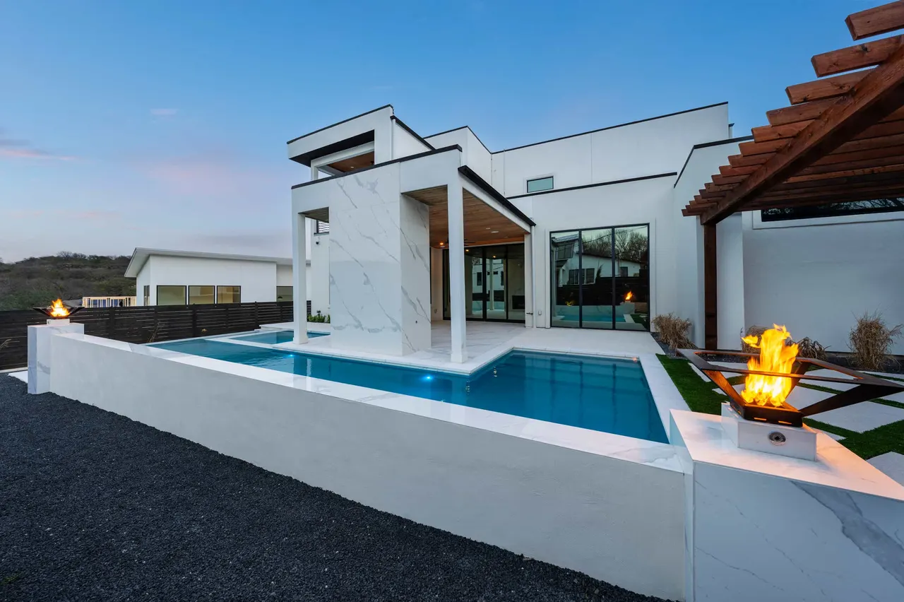 Large-Format Porcelain & Tile — GB IV Designs, Austin
