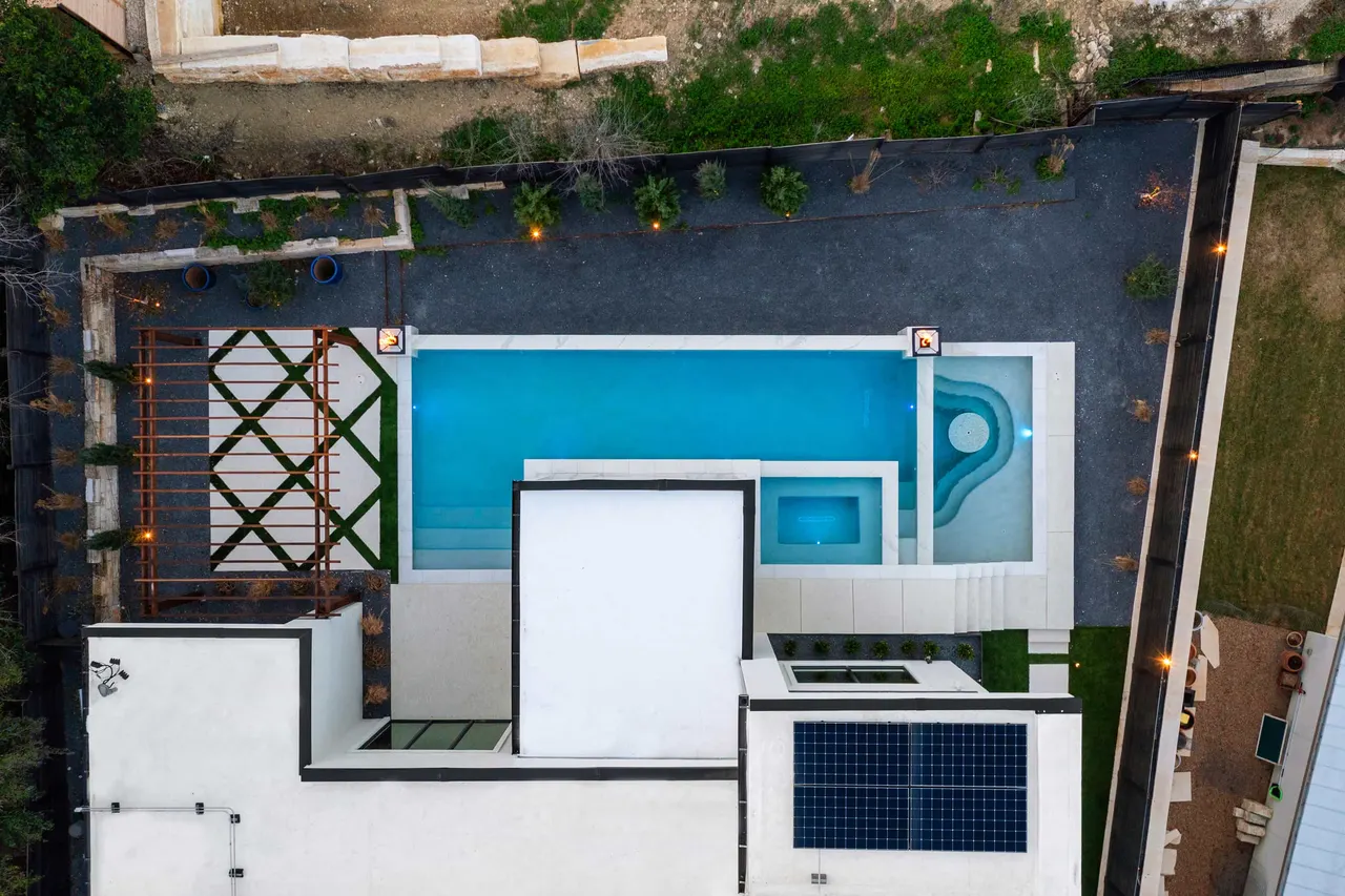 Porcelain Modern — Raised pool & outdoor living in Austin, TX by GB IV Designs (photo 9)