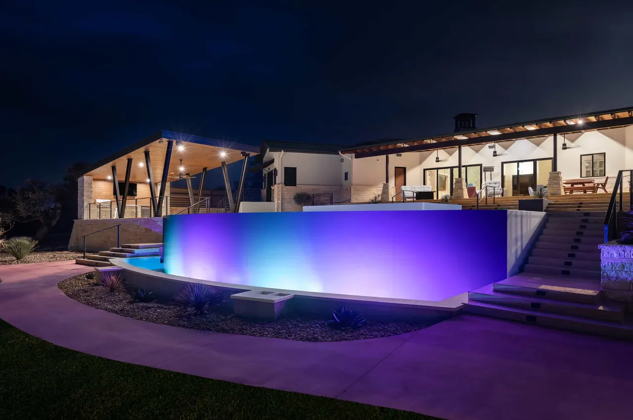 Ranch Modern — Geometric pool with slot overflow in West Lake Hills, TX by GB IV Designs (photo 7)