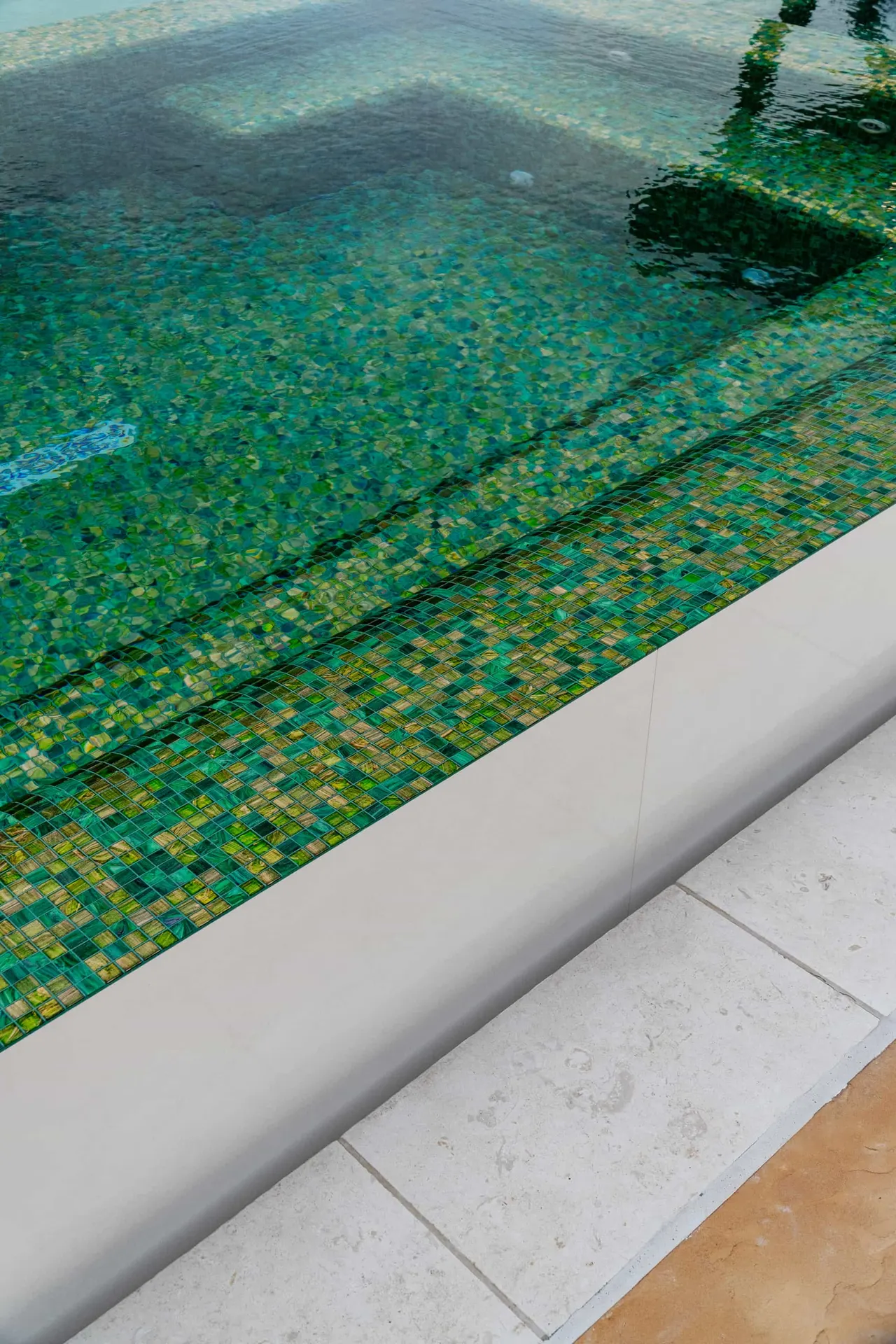 Ranch Modern — Geometric pool with slot overflow in West Lake Hills, TX by GB IV Designs (photo 16)