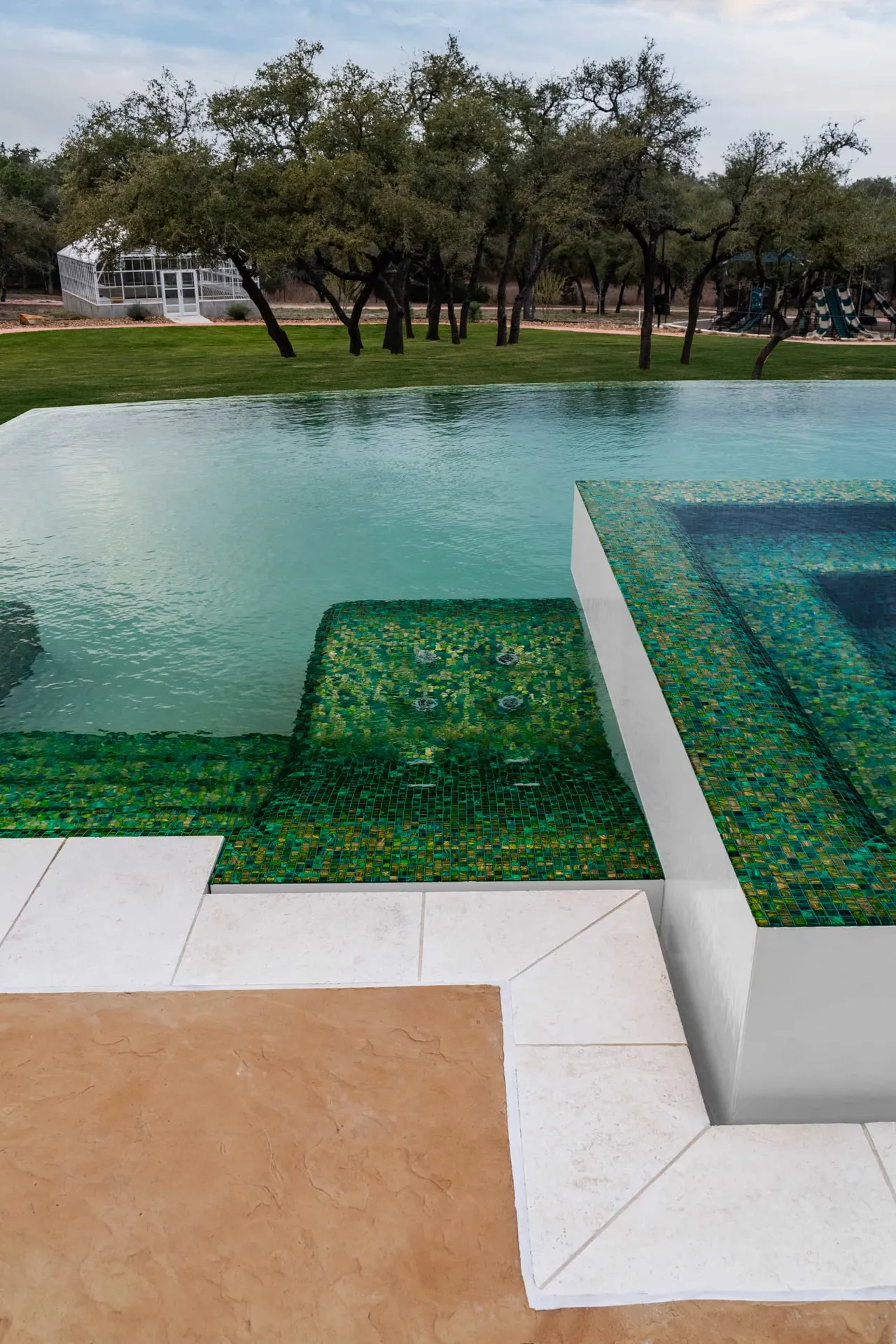 Ranch Modern — Geometric pool with slot overflow in West Lake Hills, TX by GB IV Designs (photo 19)