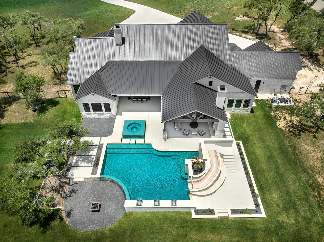 Infinity & Vanishing-Edge Pools by GB IV Designs (photo 2)